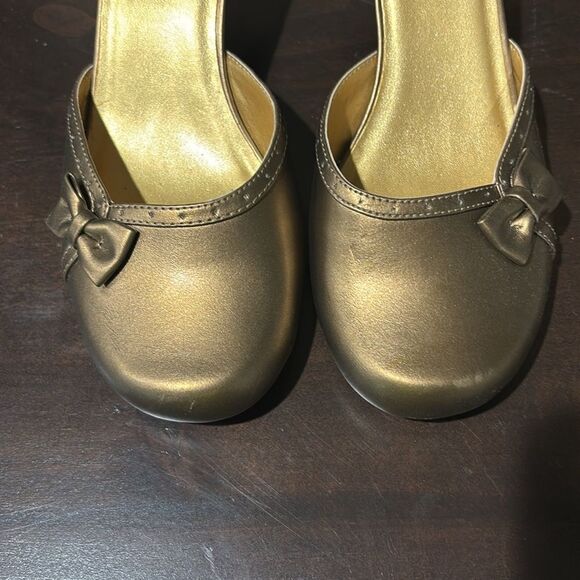 Rule by Steve Madden Gold Bronze Slip-on Kitten Heels with Bows Size 8.5 - Picture 3 of 10